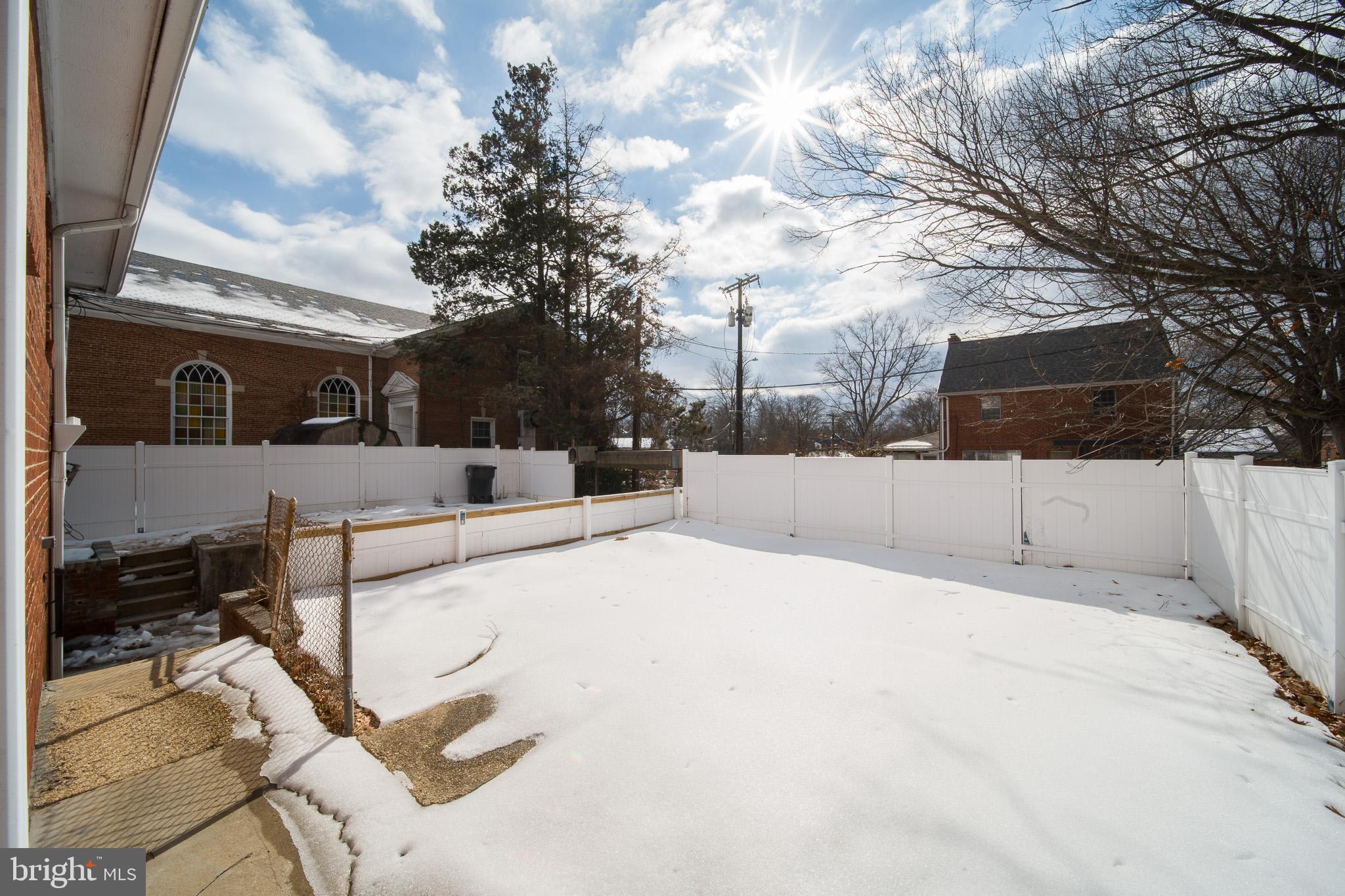 8020 EASTERN AVENUE NW