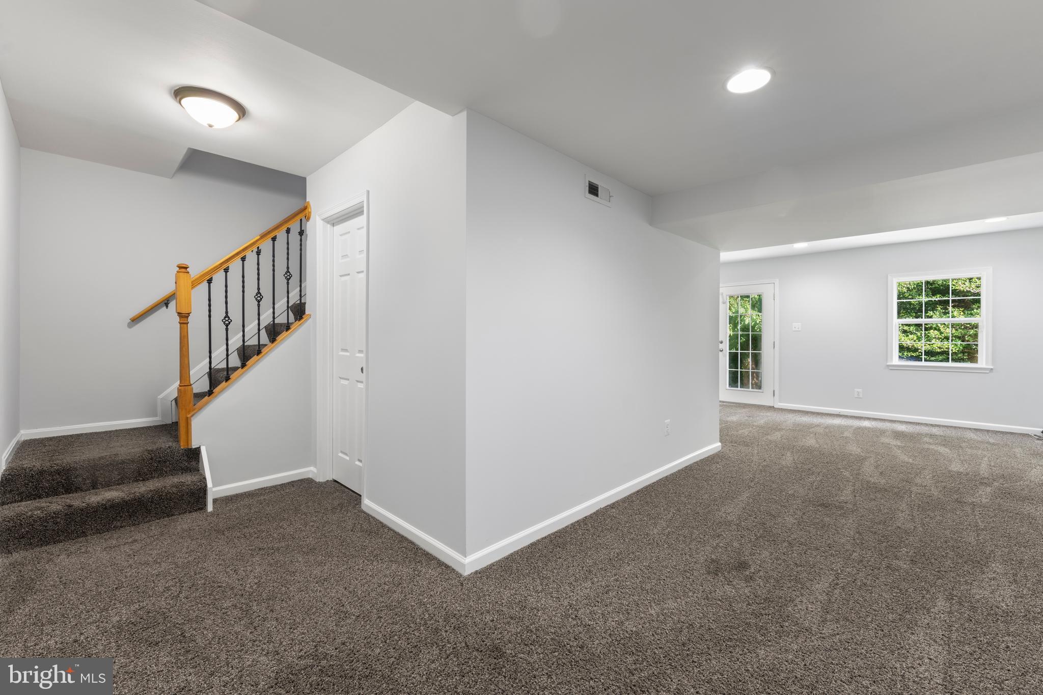 829 Laurel Ln