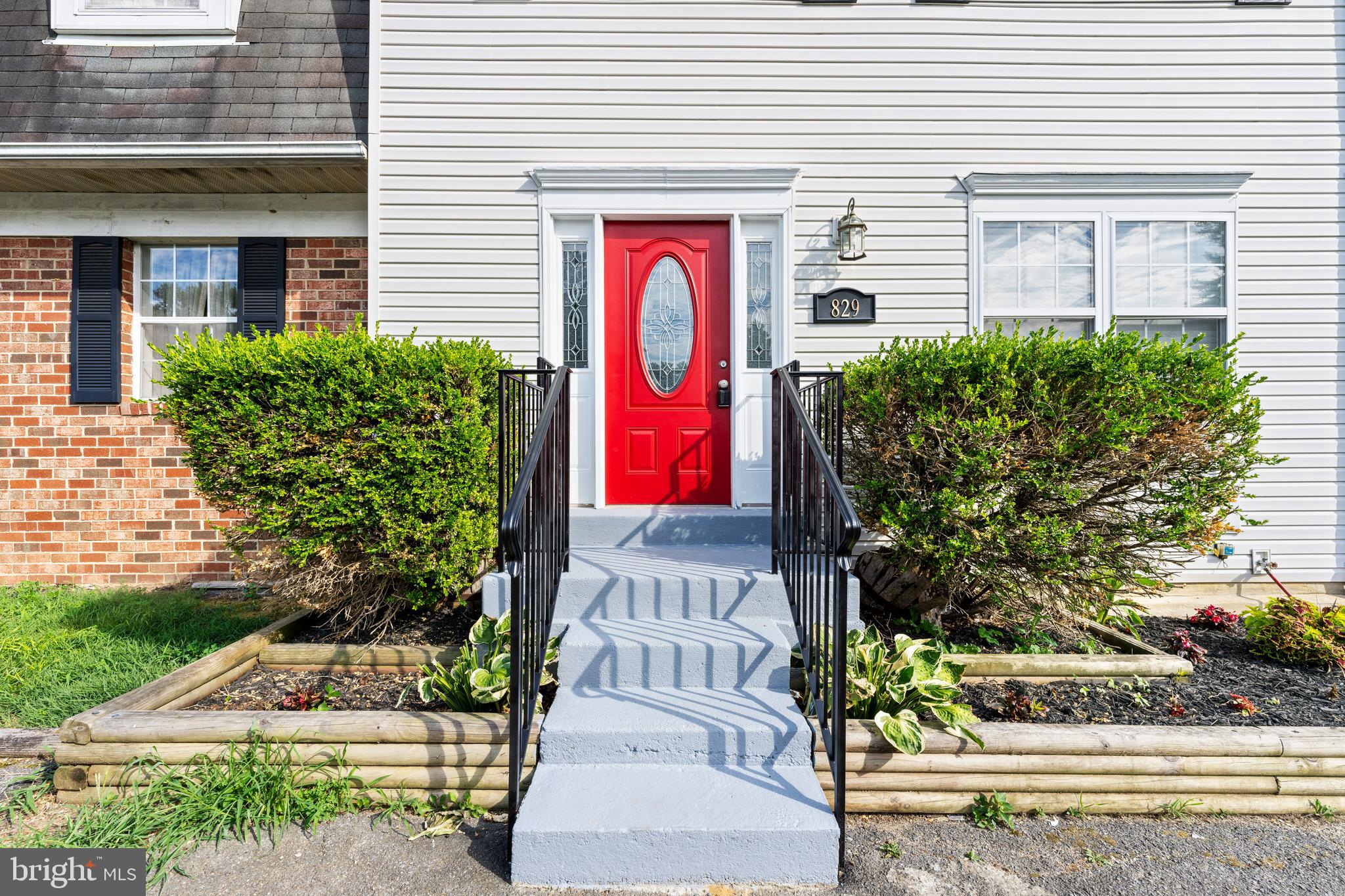 829 Laurel Ln