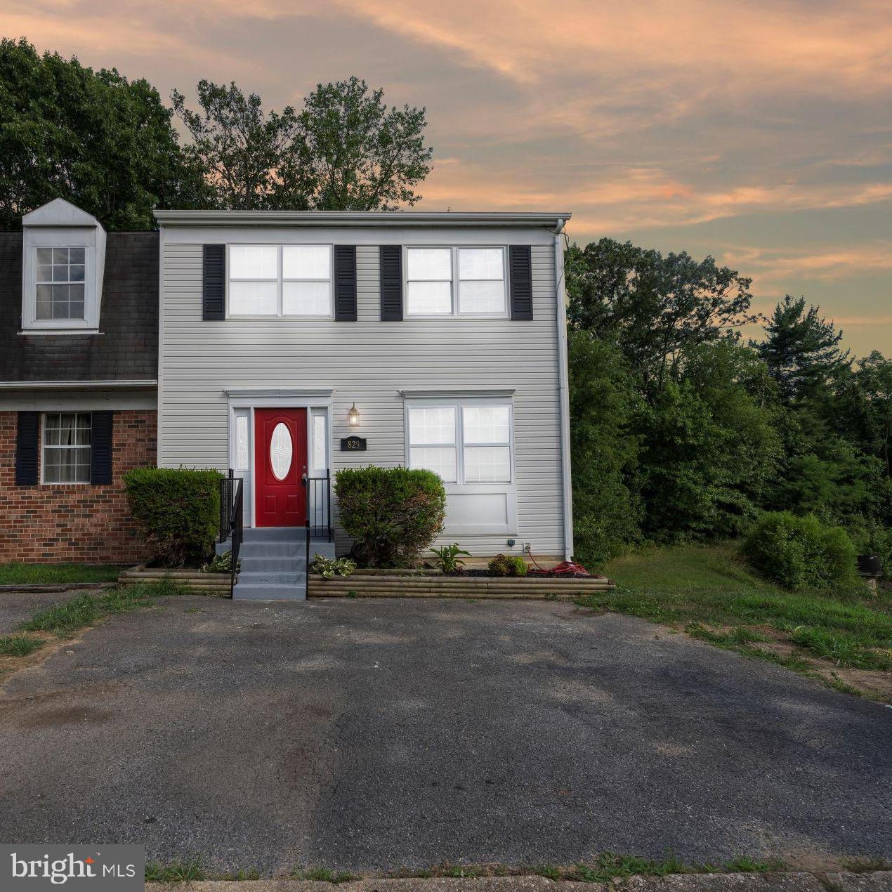 829 Laurel Ln