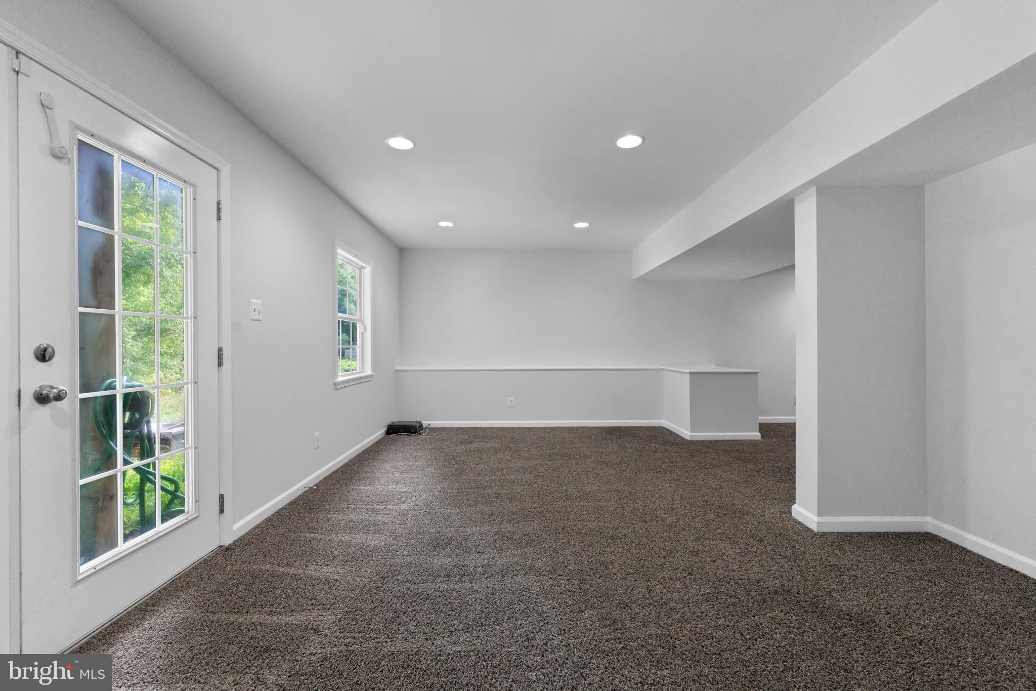 829 Laurel Ln