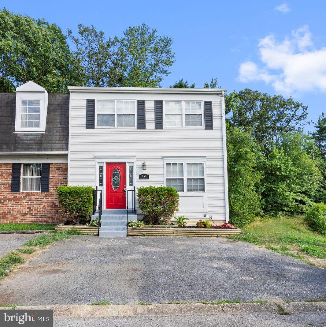 829 Laurel Ln