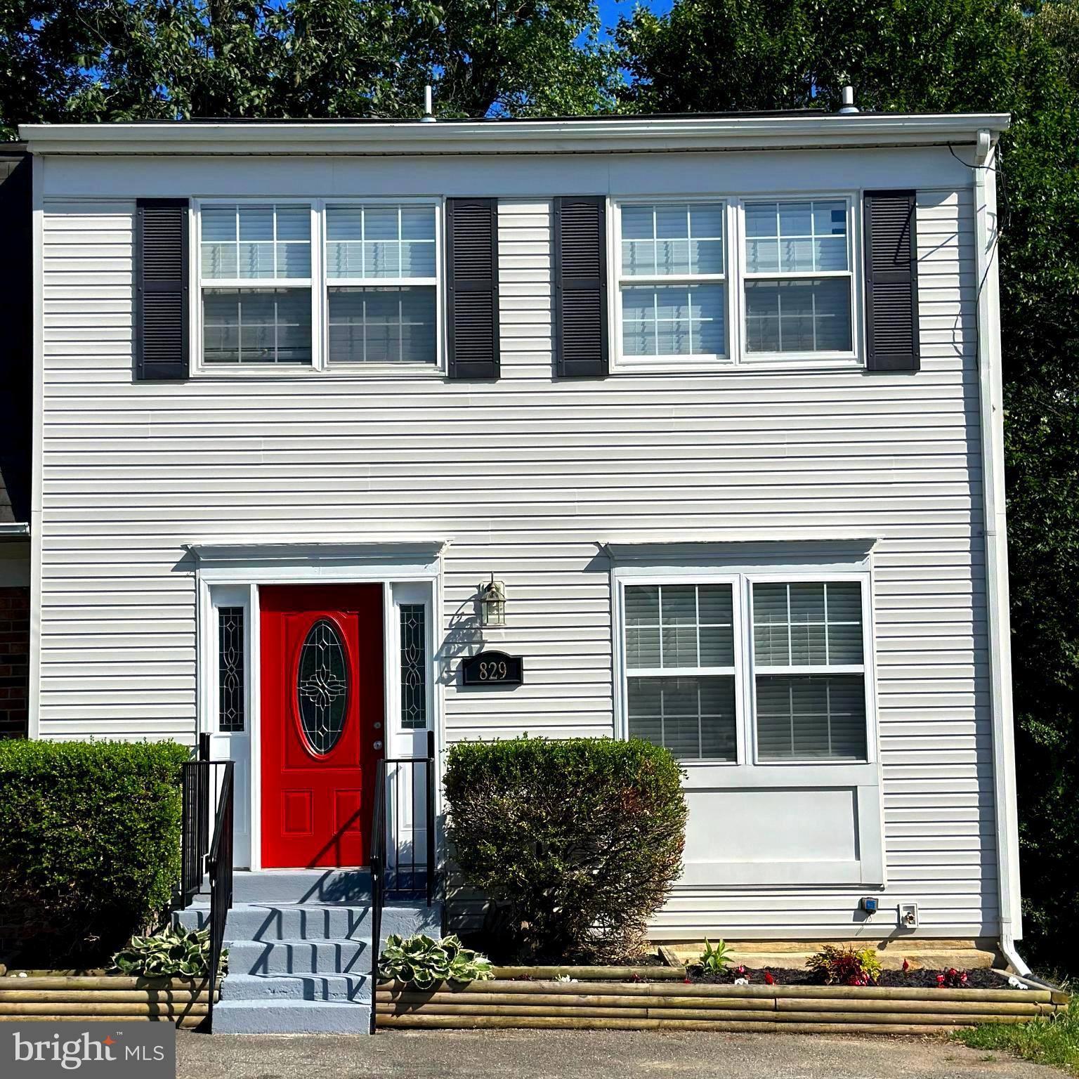 829 Laurel Ln