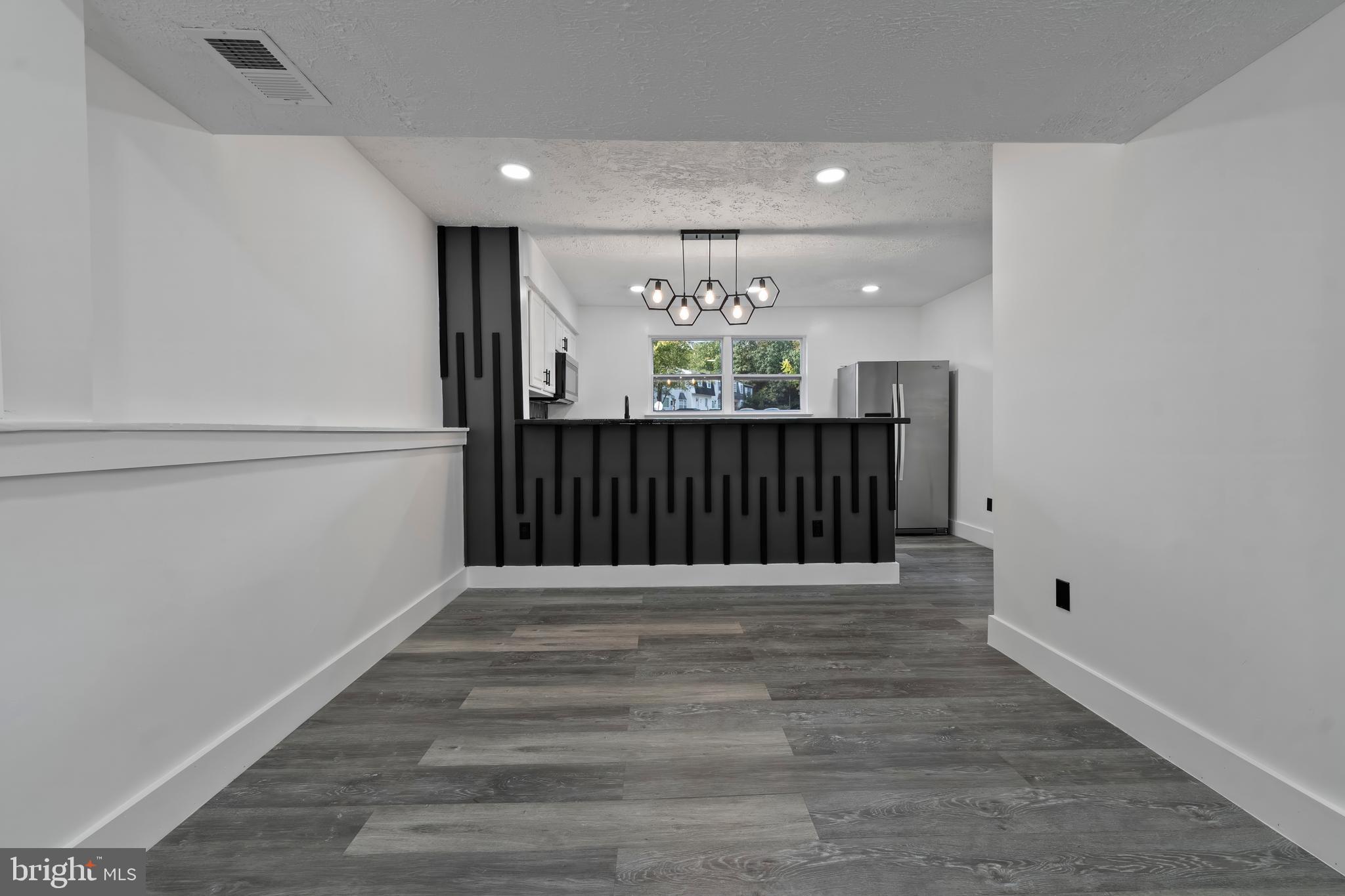 901 Laurel Ln