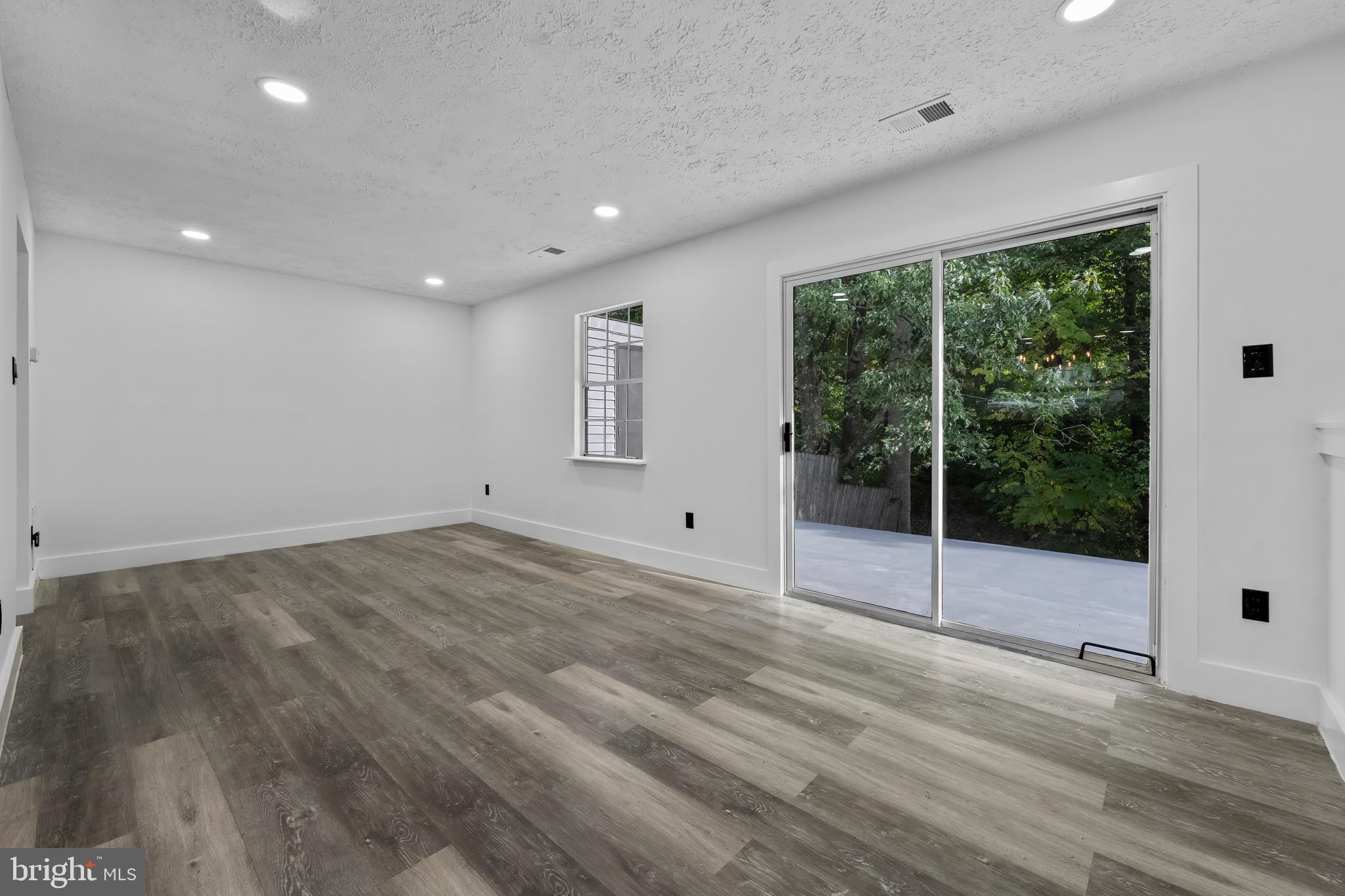 901 Laurel Ln
