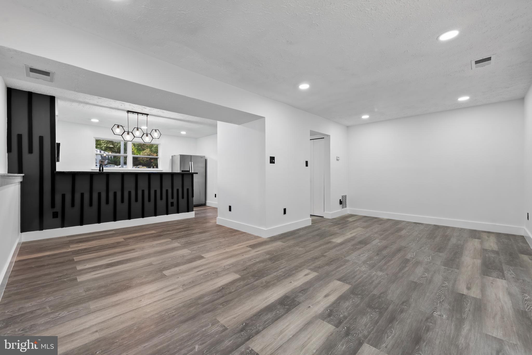 901 Laurel Ln