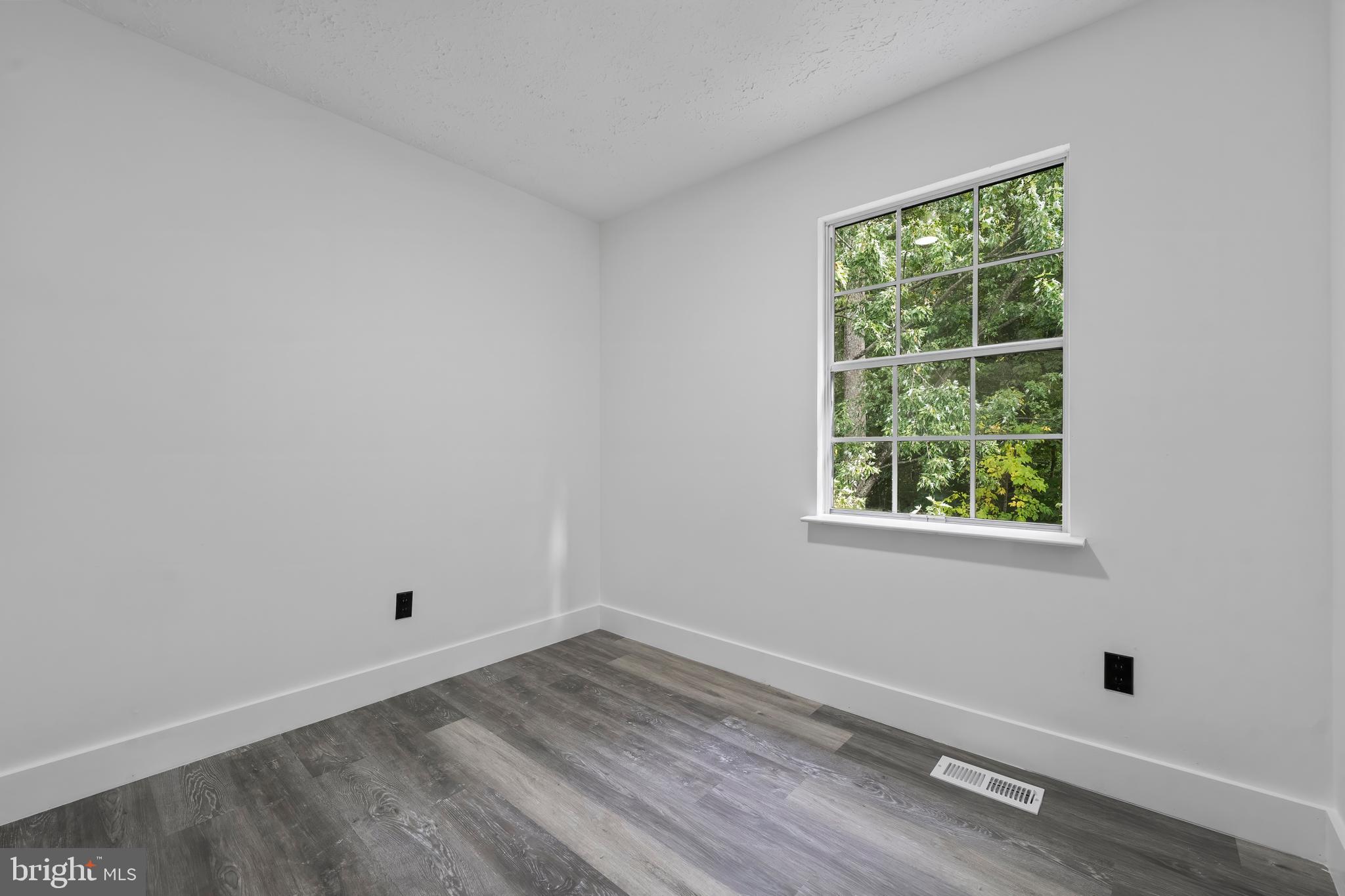 901 Laurel Ln