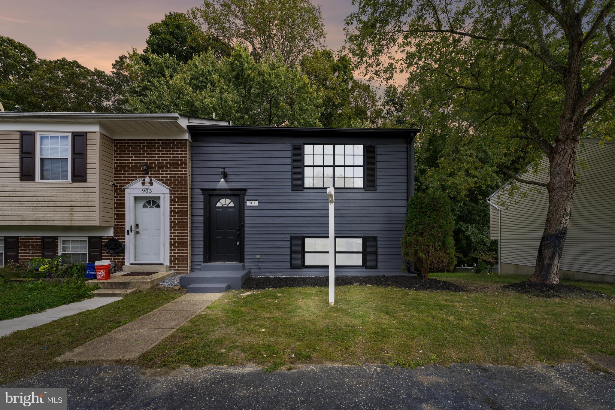 901 Laurel Ln