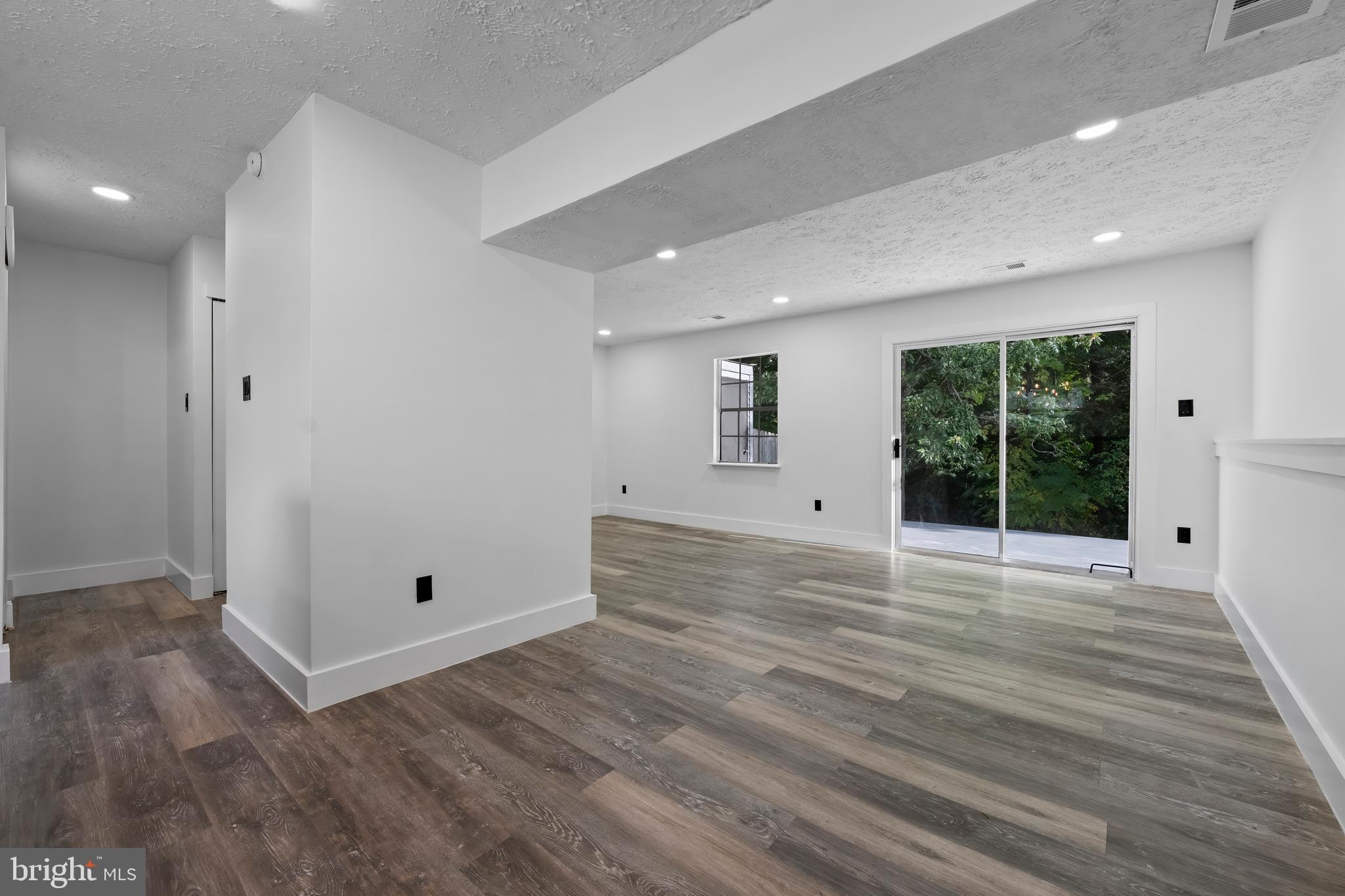 901 Laurel Ln