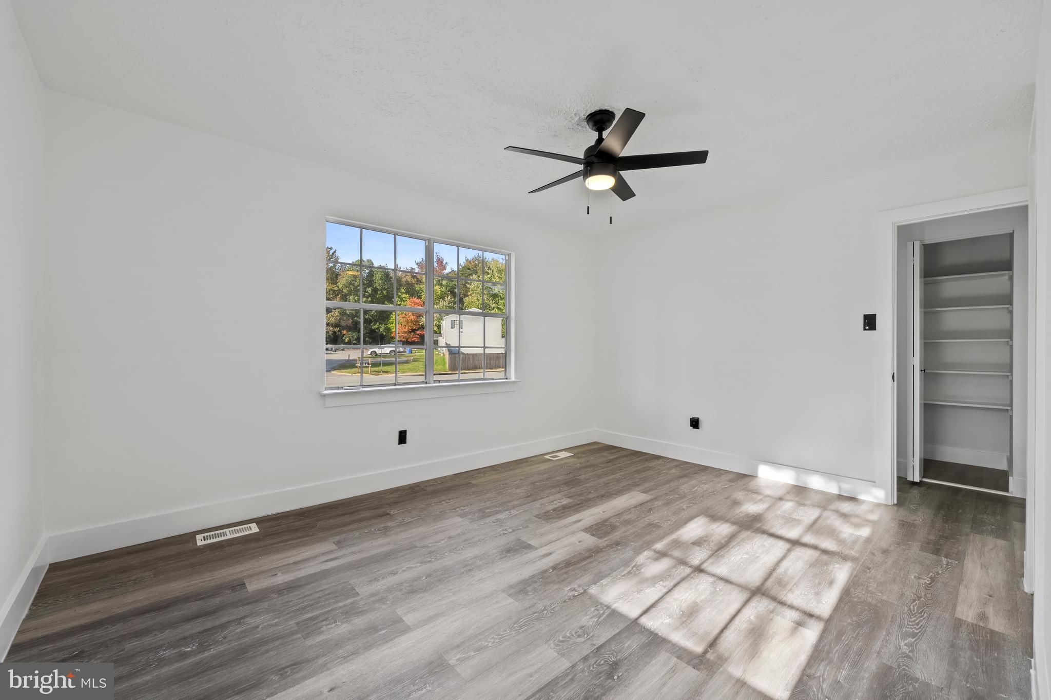 901 Laurel Ln