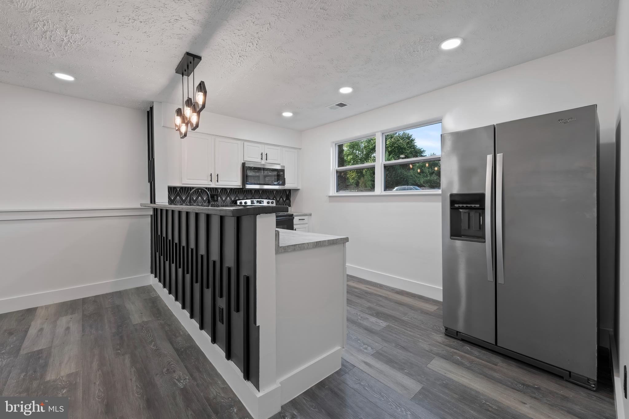 901 Laurel Ln
