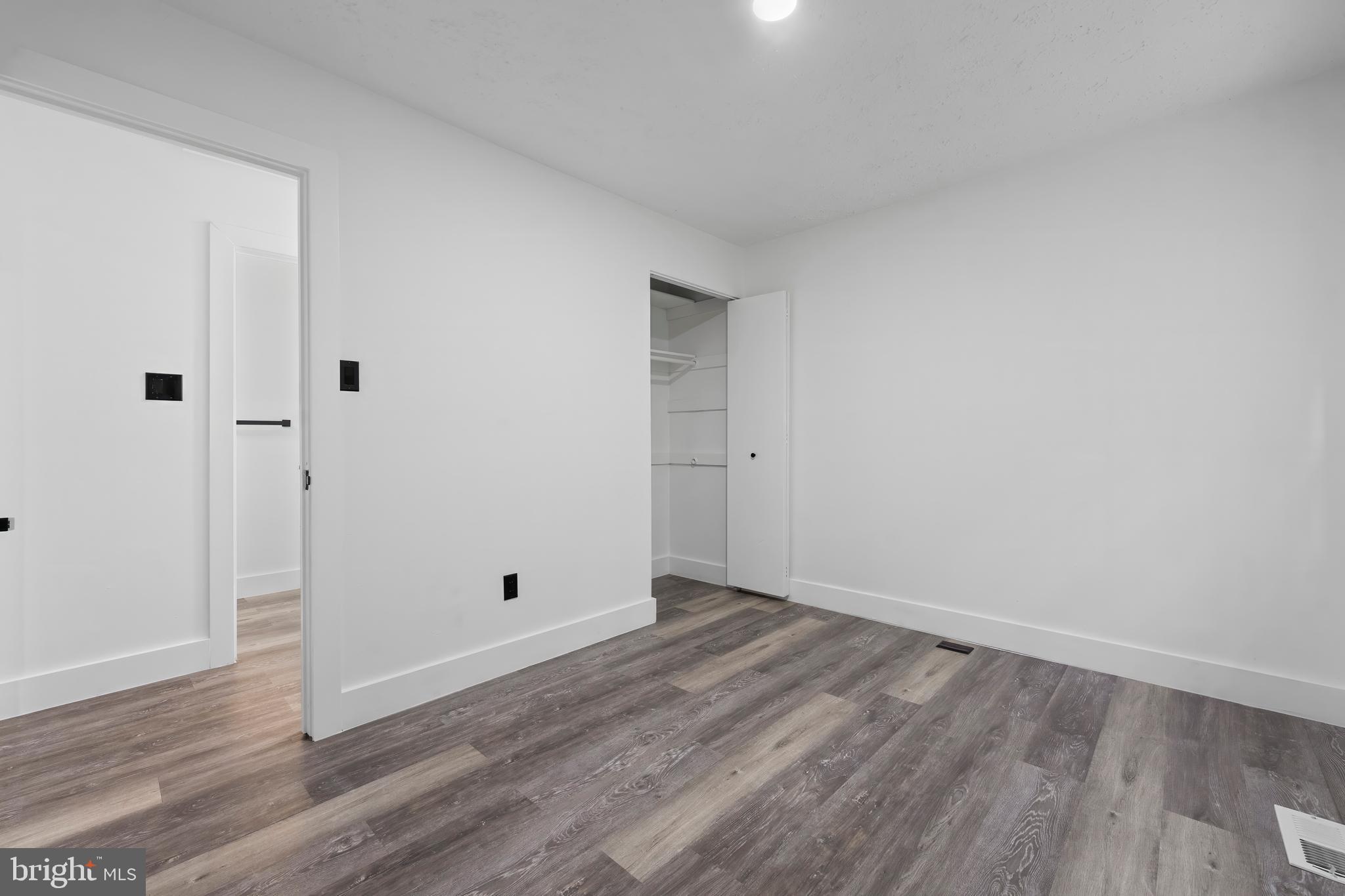 901 Laurel Ln
