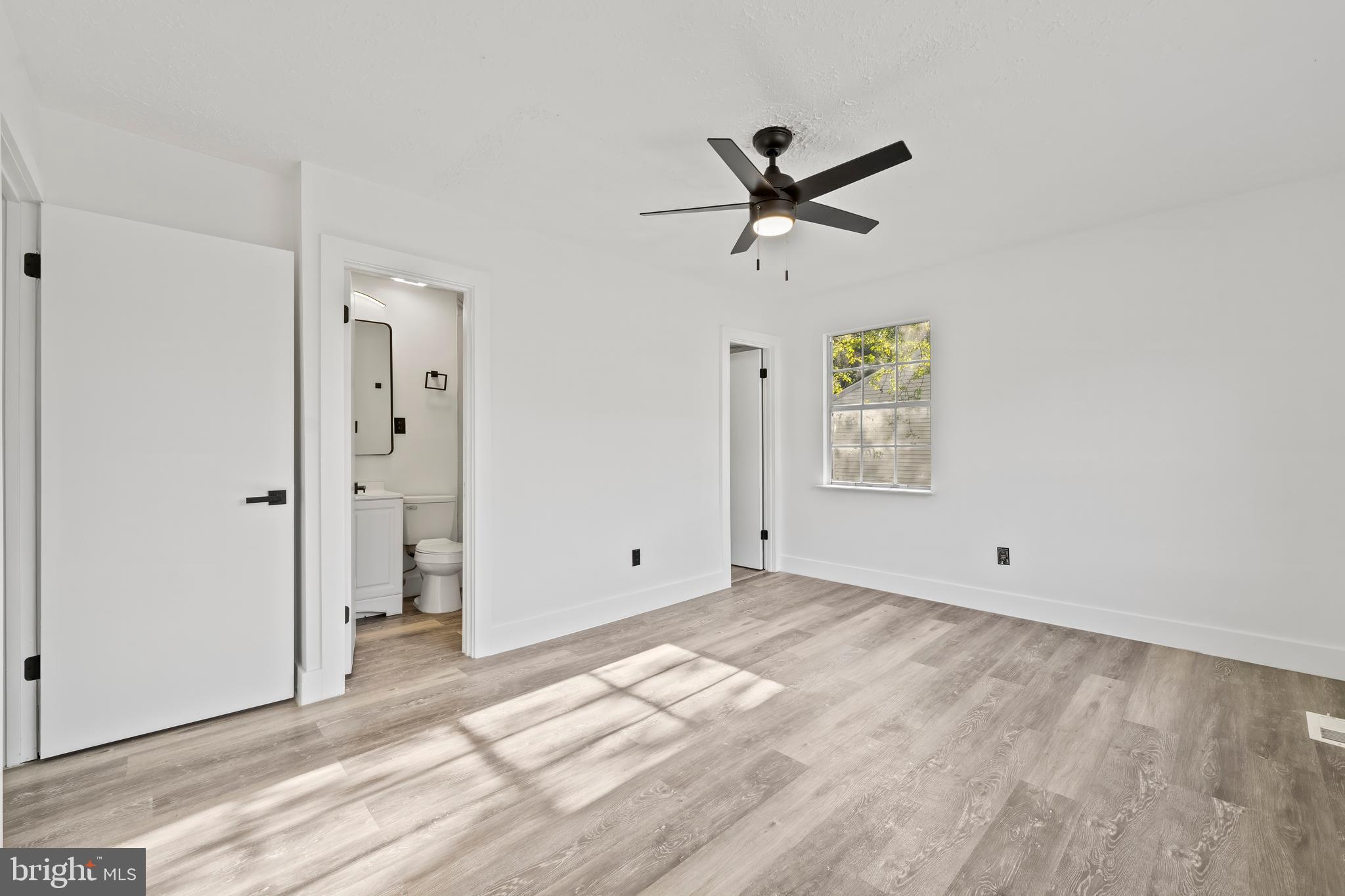 901 Laurel Ln