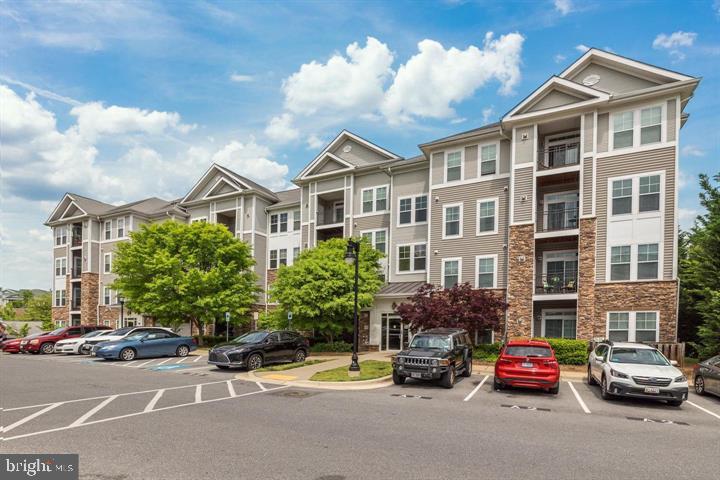 1321 Karen BOULEVARD Unit: 208