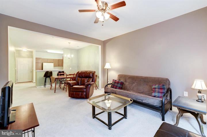 1321 Karen BOULEVARD Unit: 208