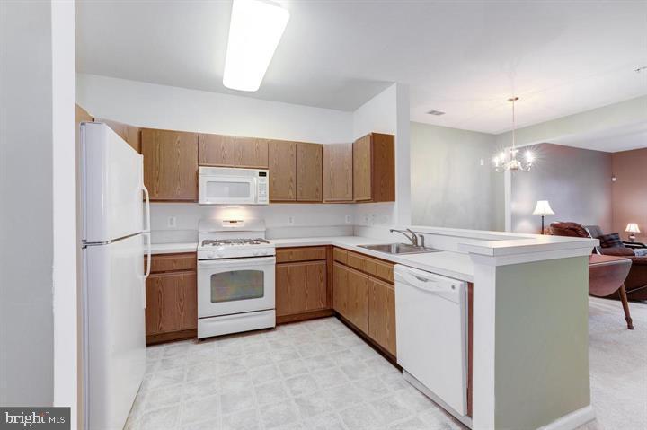 1321 Karen BOULEVARD Unit: 208