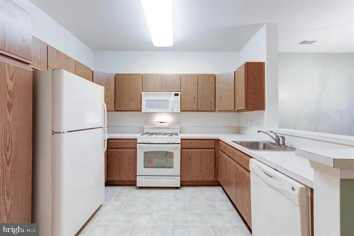 1321 Karen BOULEVARD Unit: 208