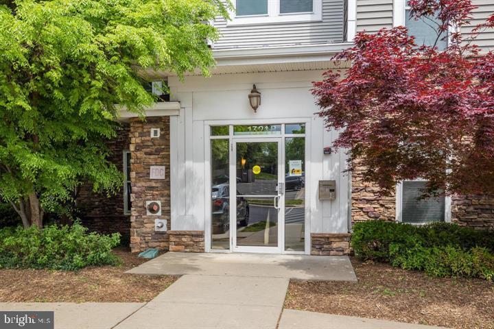 1321 Karen BOULEVARD Unit: 208