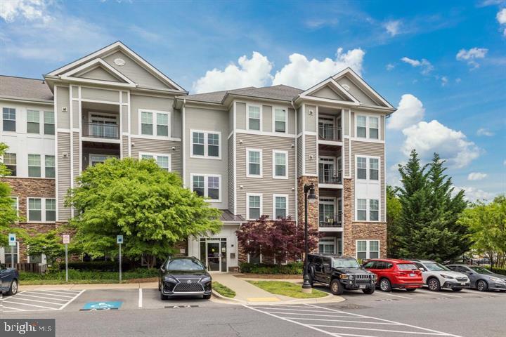 1321 Karen BOULEVARD Unit: 208