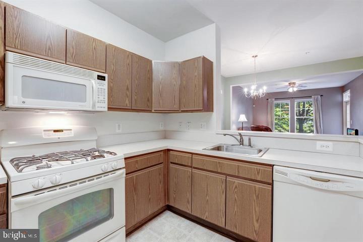 1321 Karen BOULEVARD Unit: 208