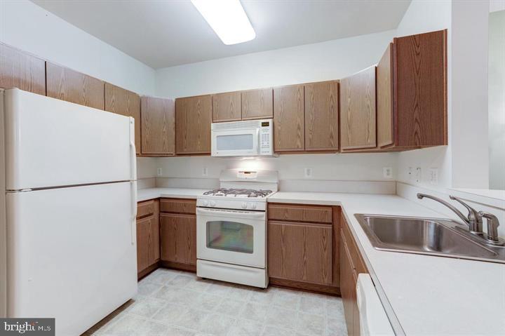 1321 Karen BOULEVARD Unit: 208