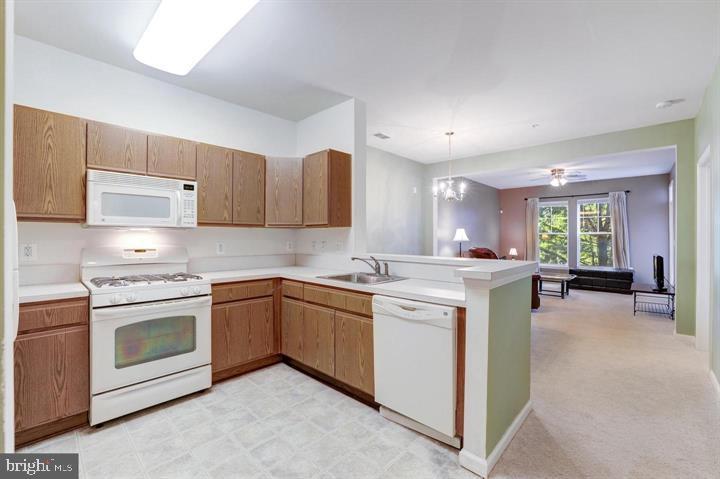 1321 Karen BOULEVARD Unit: 208