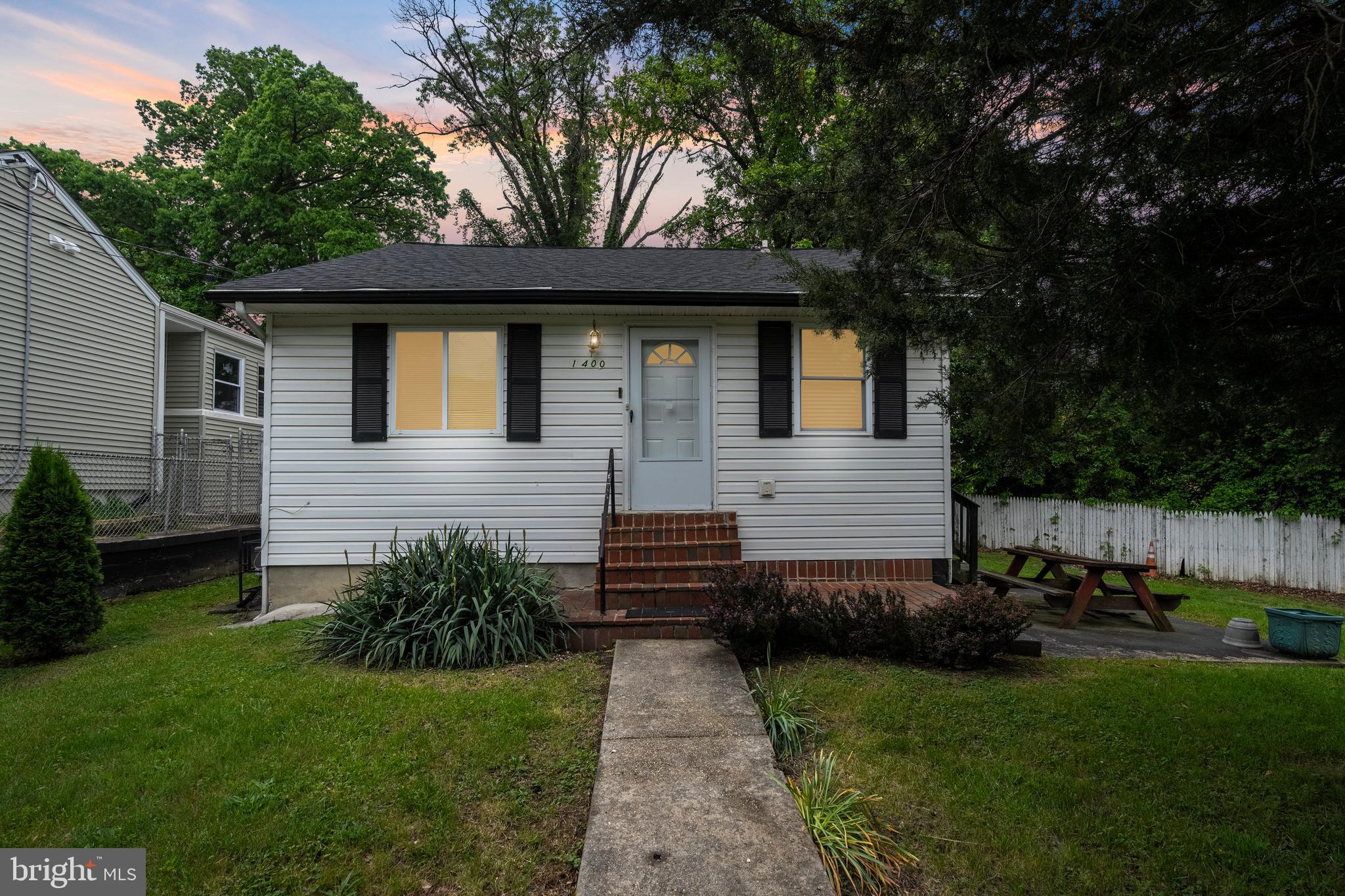 1400 Dunbar Oaks Dr