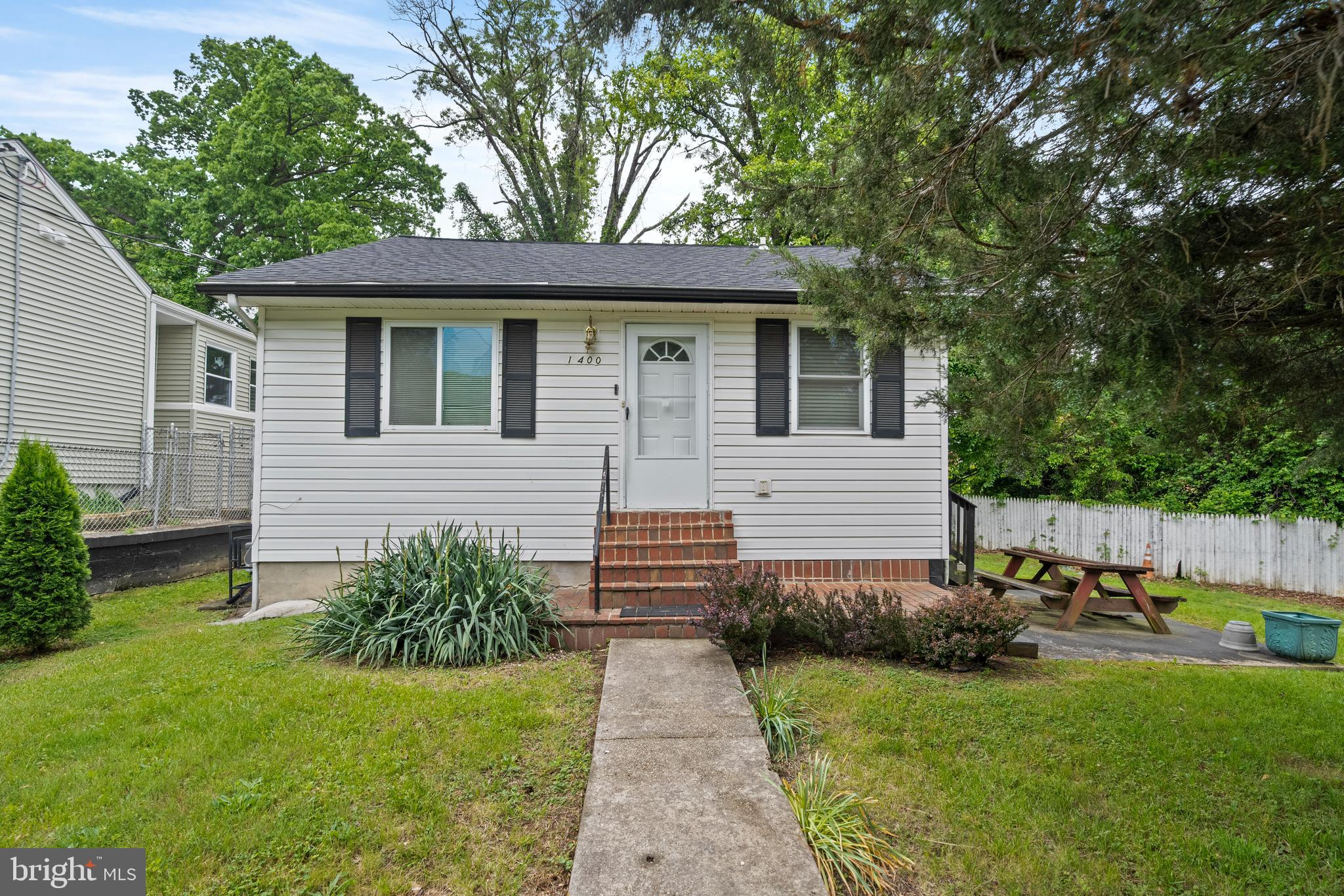 1400 Dunbar Oaks Dr