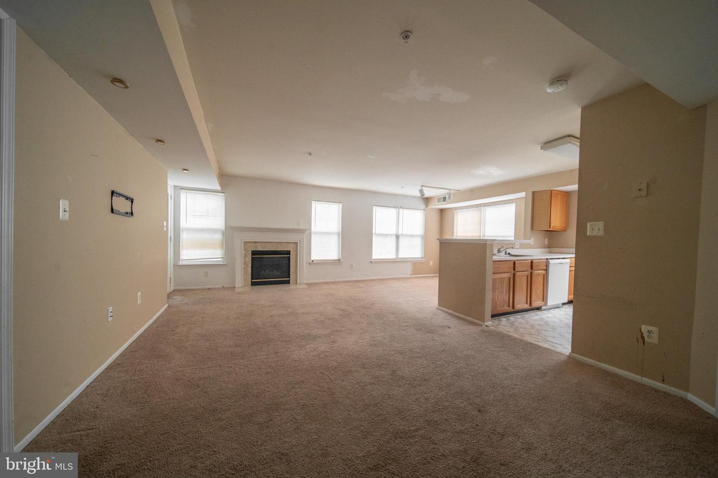 13900 Farnsworth Ln #4202