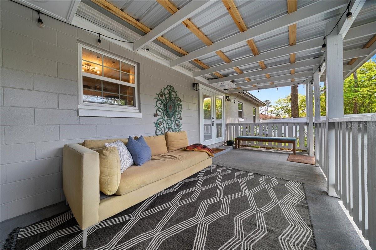 1228 NE 17TH TER