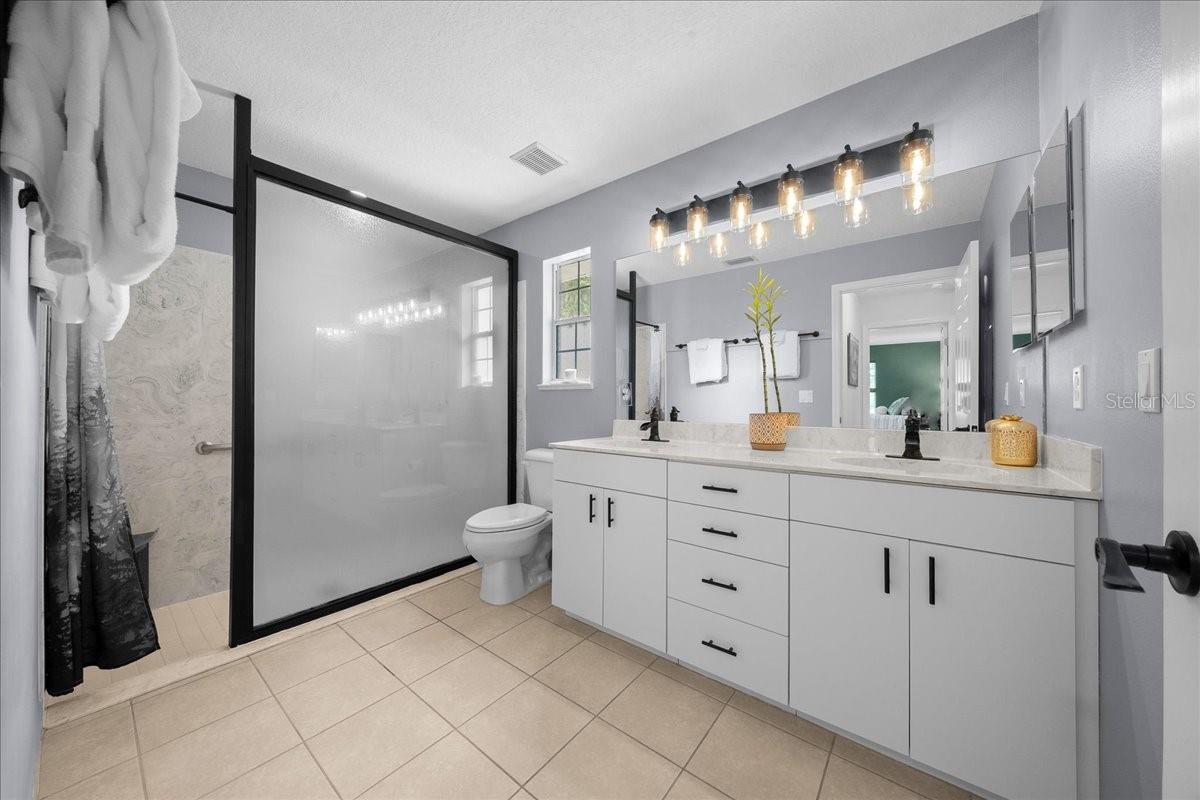 303 SE 29TH AVE