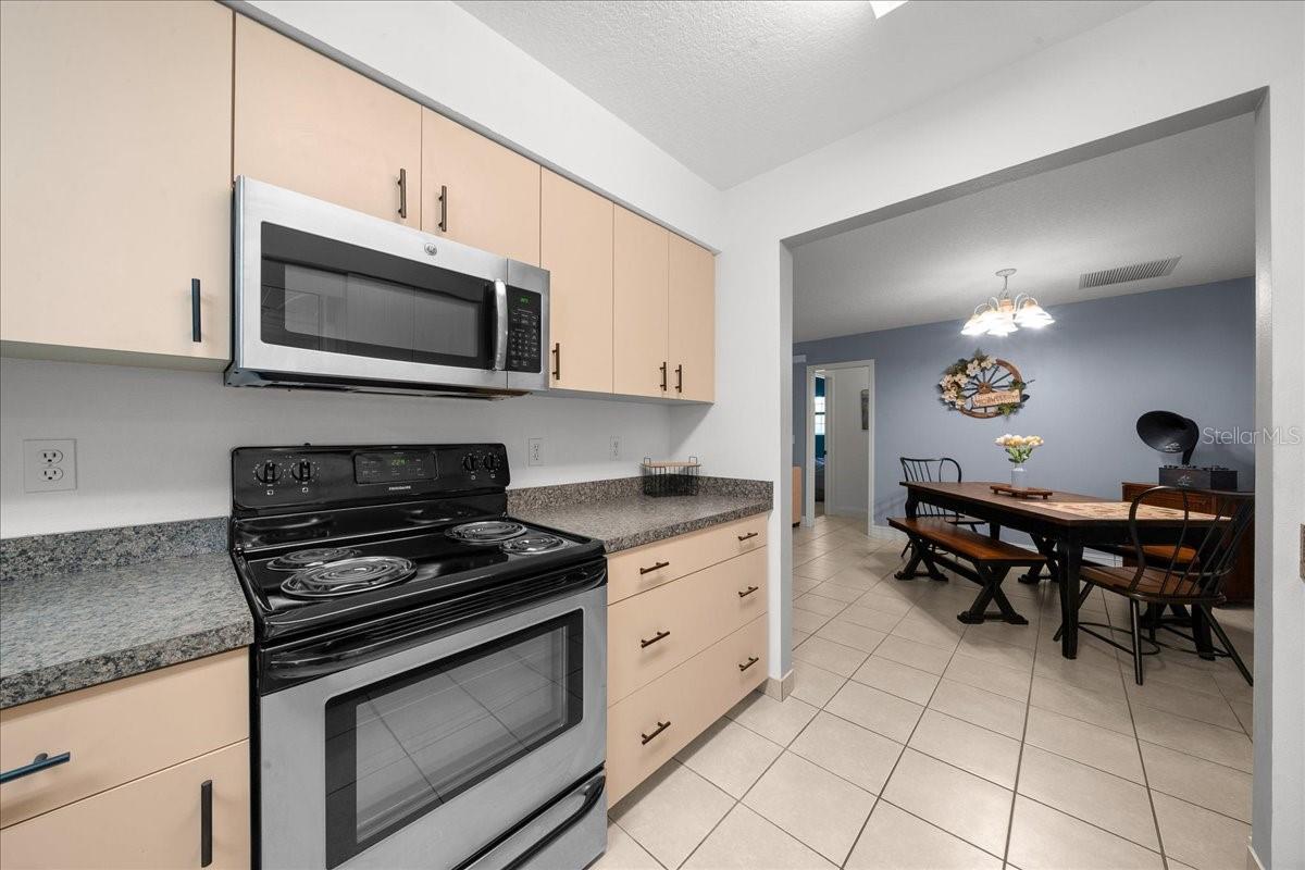 303 SE 29TH AVE