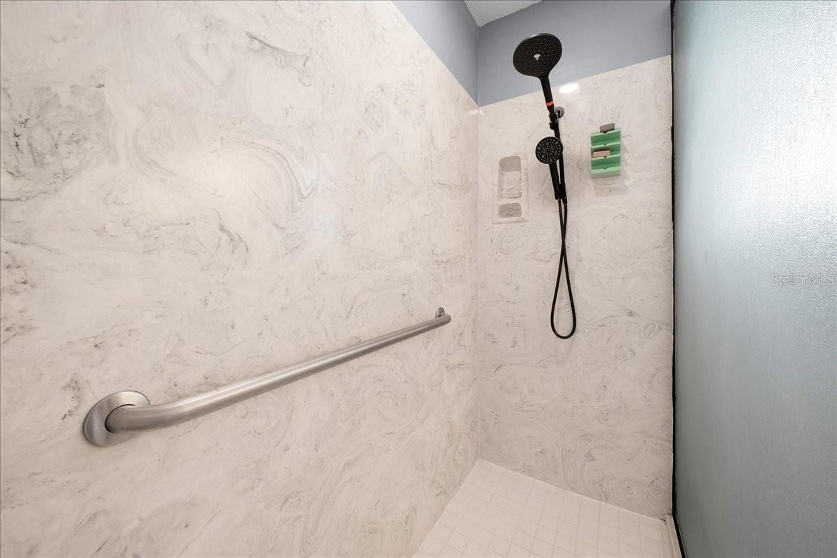303 SE 29TH AVE