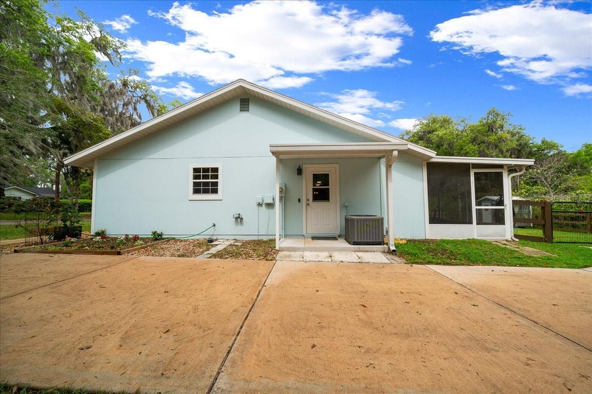 303 SE 29TH AVE