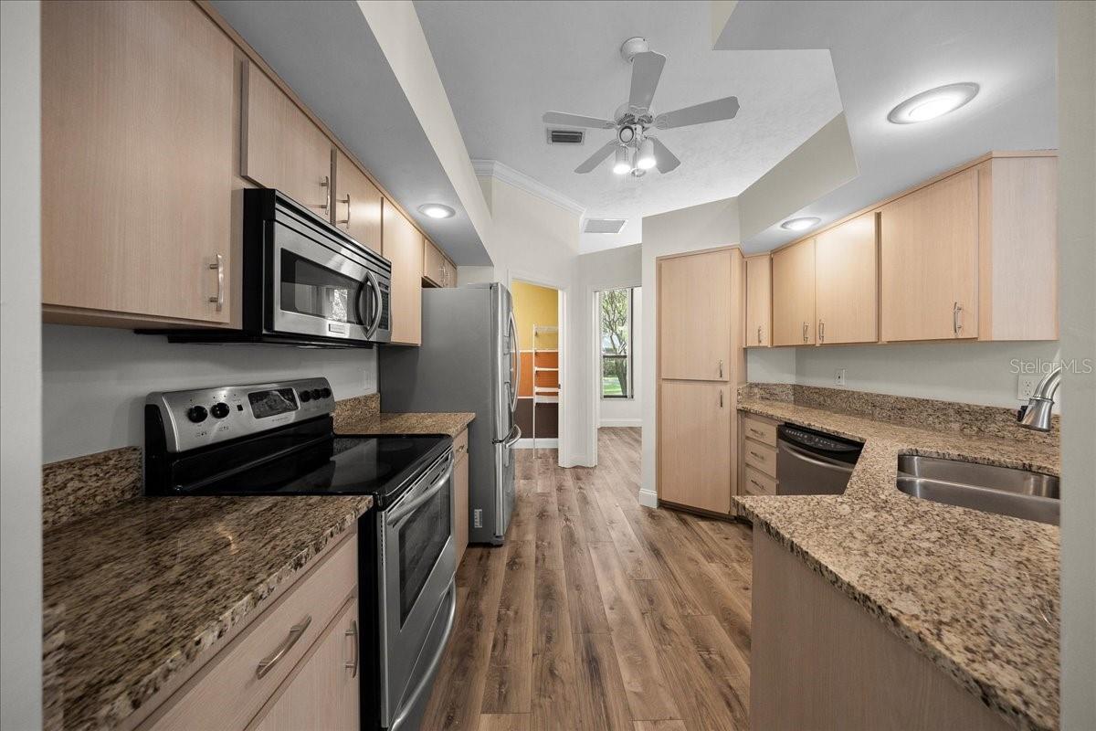 915 SW 82ND TER