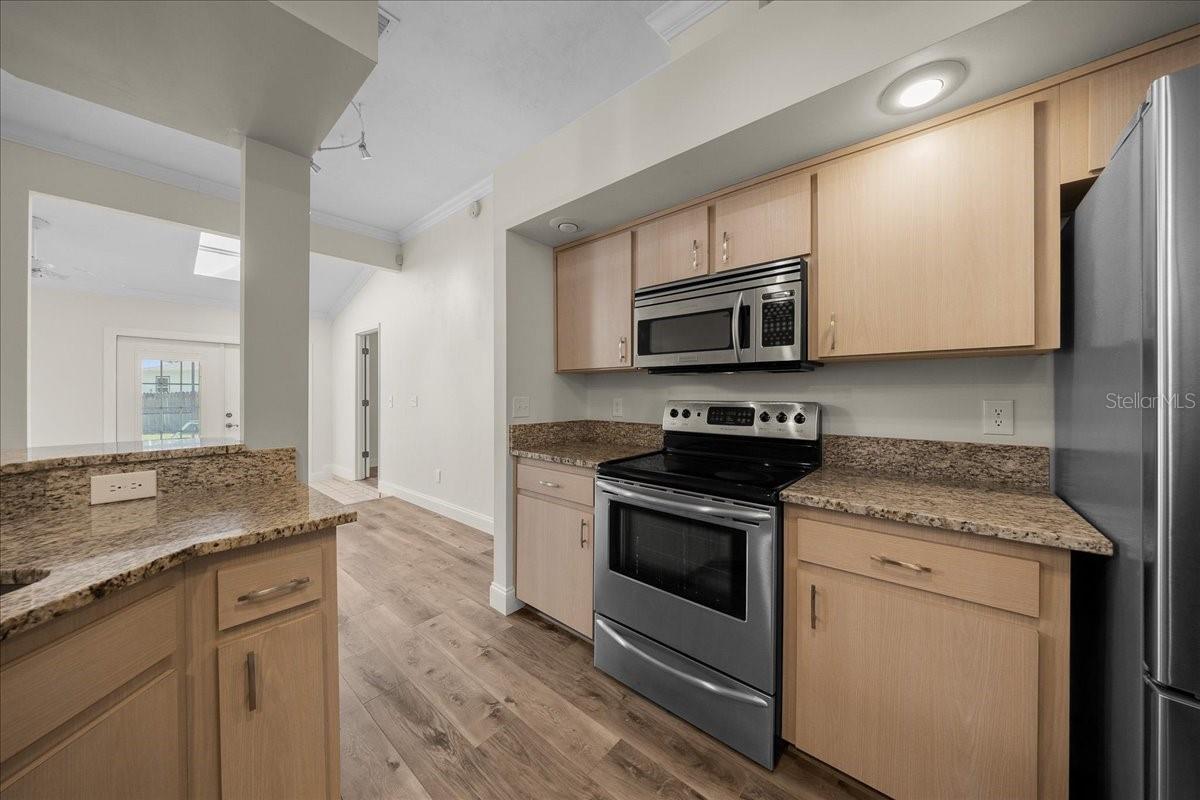 915 SW 82ND TER