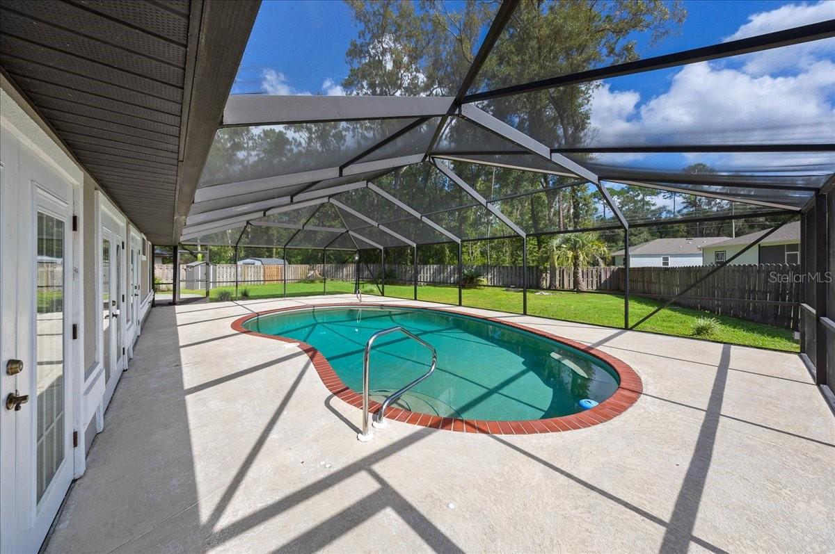 915 SW 82ND TER