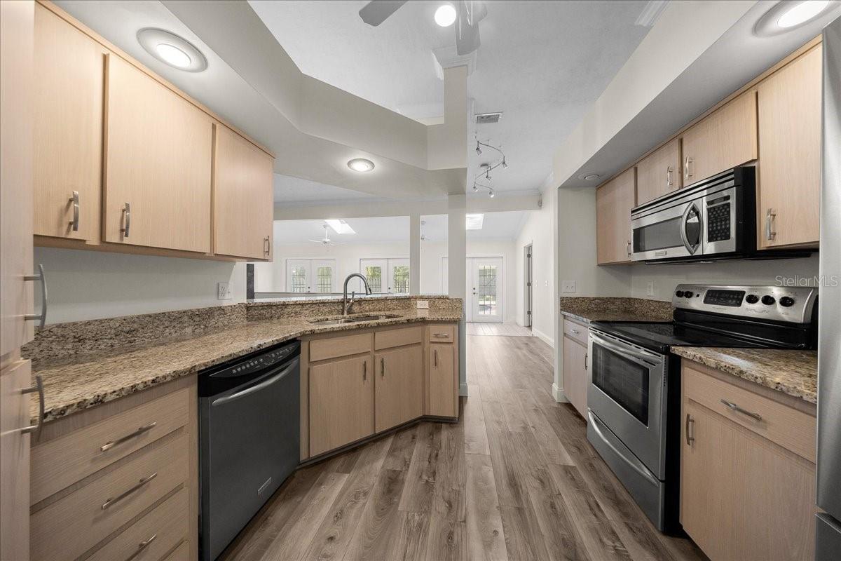 915 SW 82ND TER