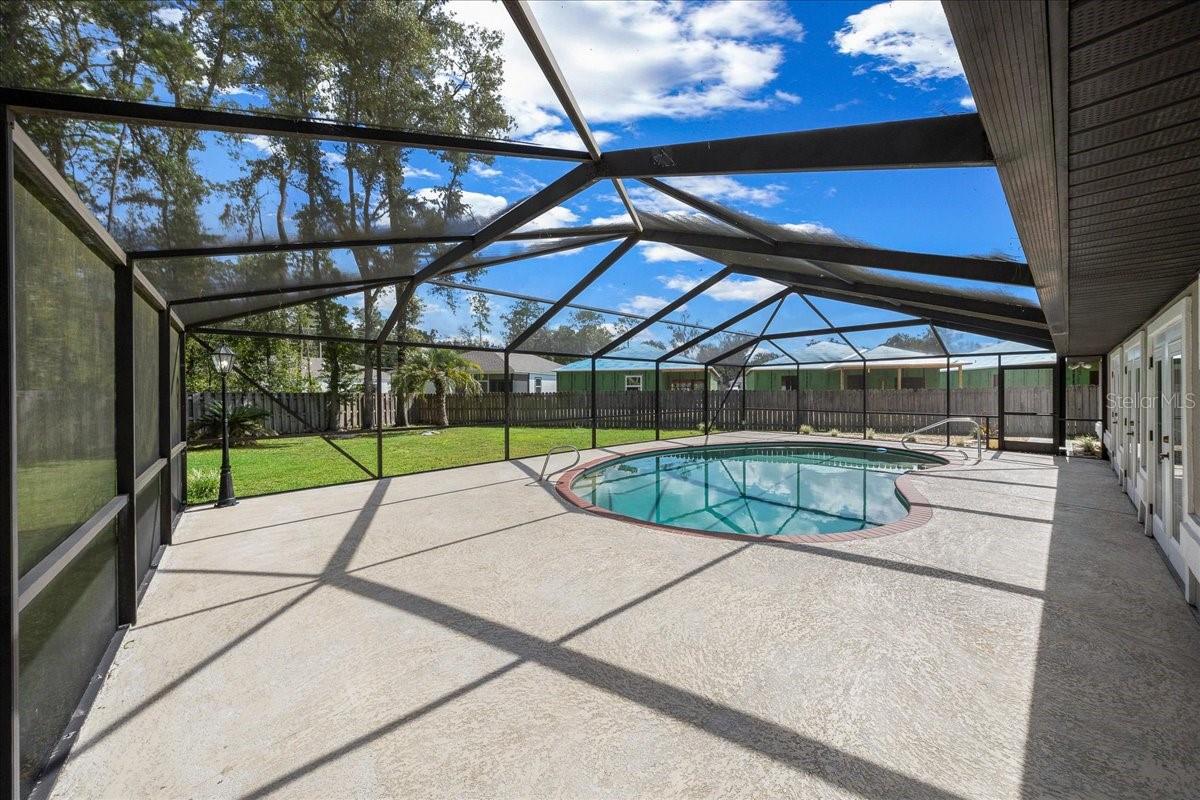 915 SW 82ND TER