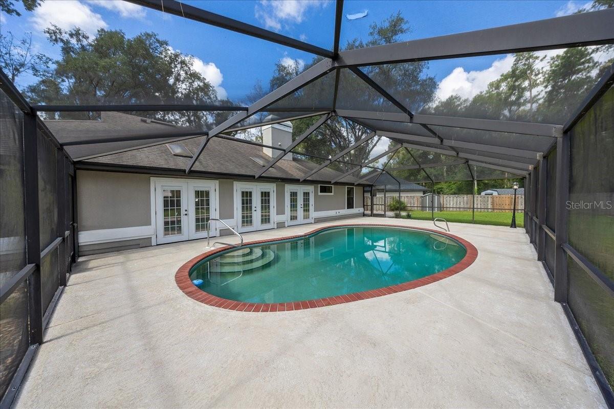 915 SW 82ND TER