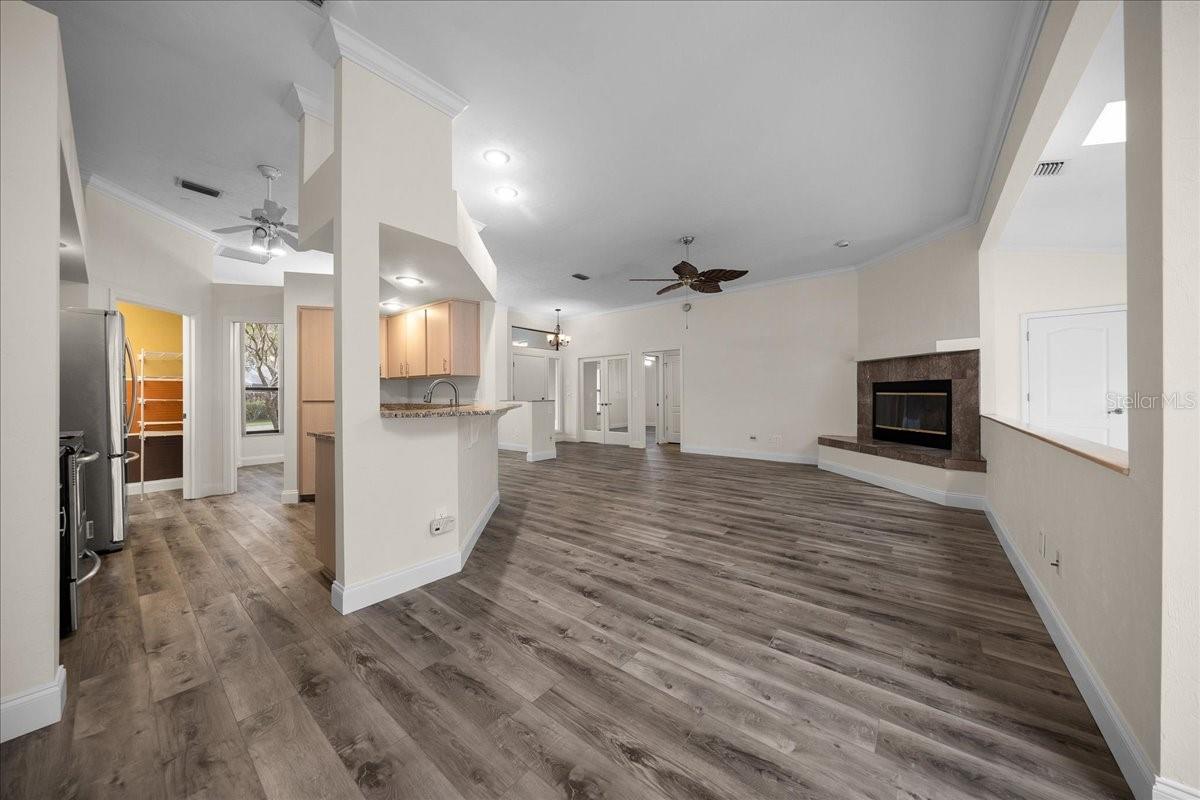 915 SW 82ND TER