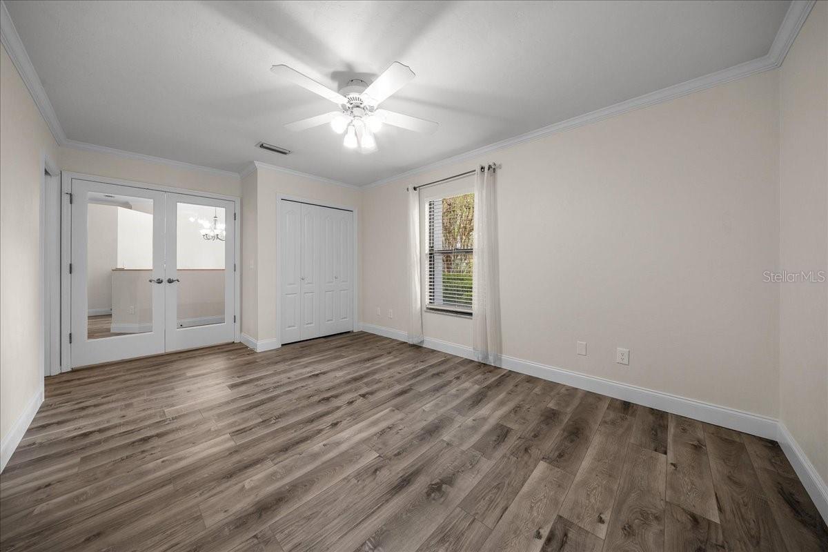915 SW 82ND TER