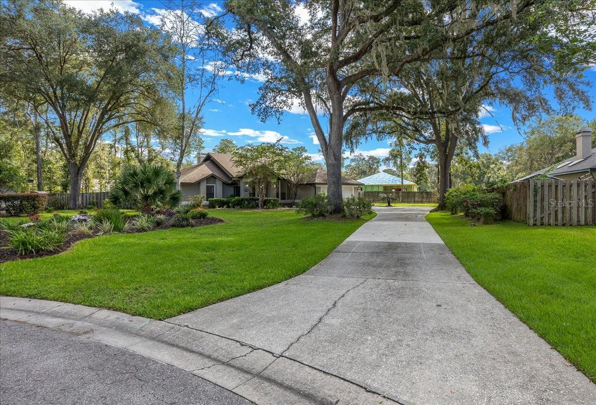 915 SW 82ND TER