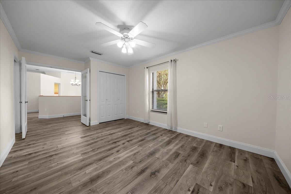 915 SW 82ND TER