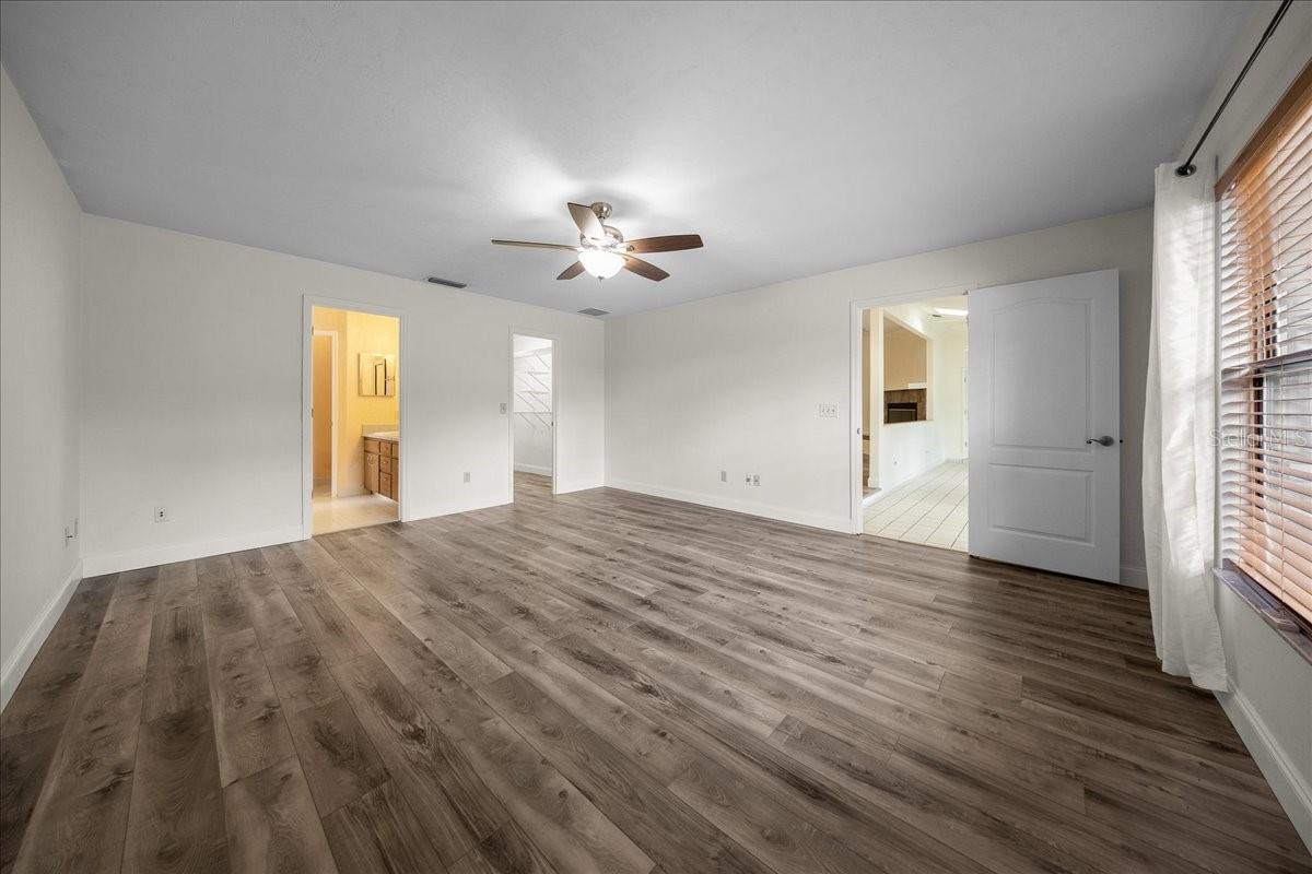 915 SW 82ND TER