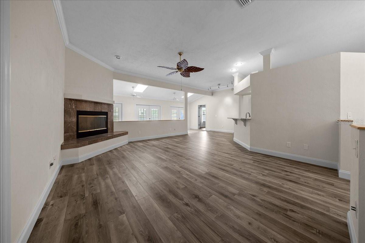 915 SW 82ND TER