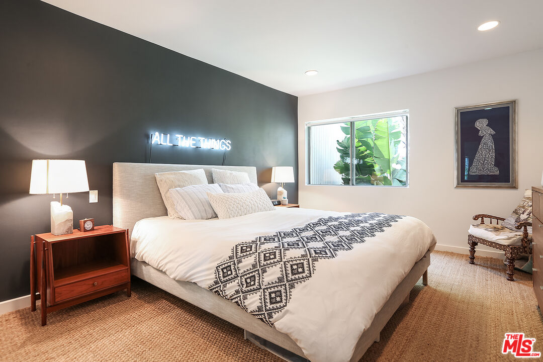 330 S BARRINGTON AVE Unit: 310