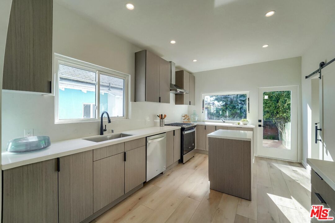 2708 2nd St