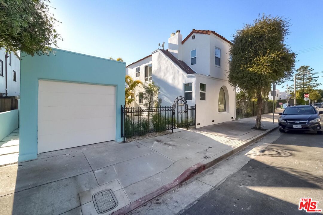 2708 2nd St