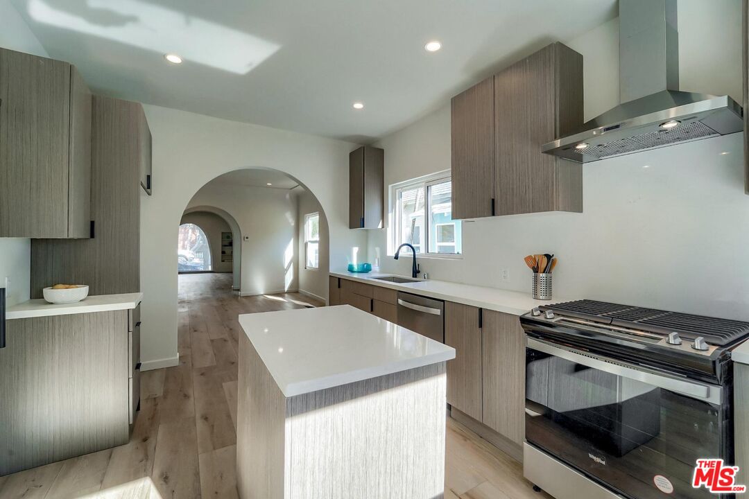2708 2nd St